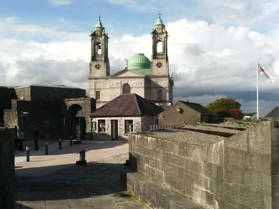 PFMP IRLANDE OCT 2014 Town hall missing bell on England result